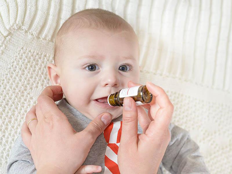 Cha mẹ nên tham khảo ý kiến bác sĩ trước khi cho bé dùng vitamin D3 K2
